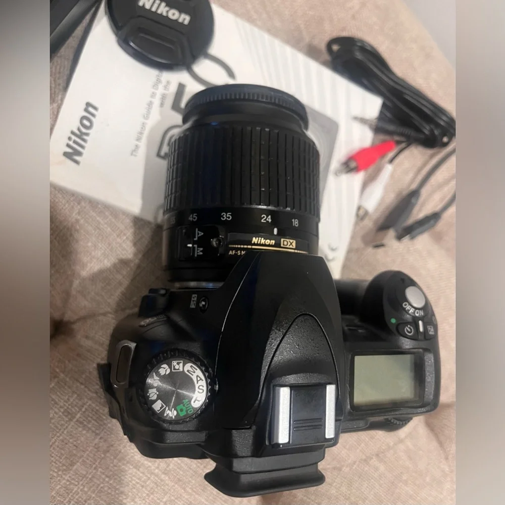 Nikon D50 digital Camera video w/Manual, Charger, A/V Cable, SD Card/Reader